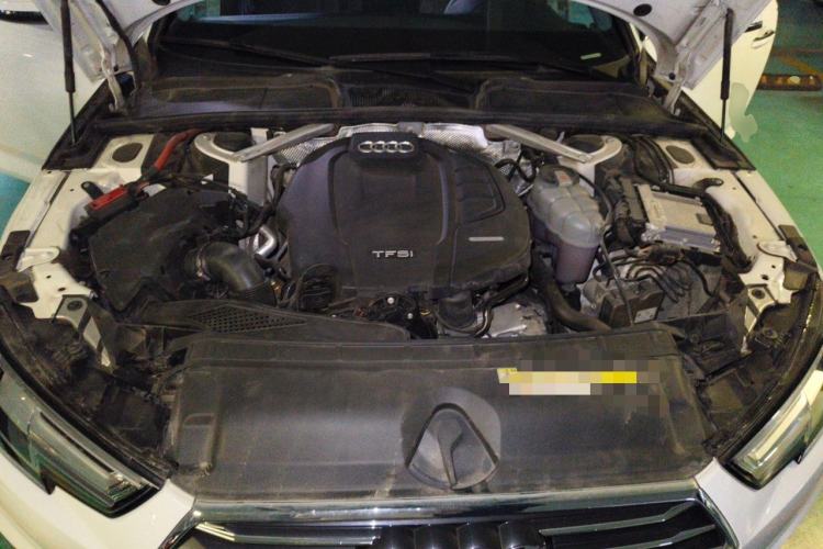 Used Audi A4L 2019 40 TFSI Ambition China VI Engine Bay