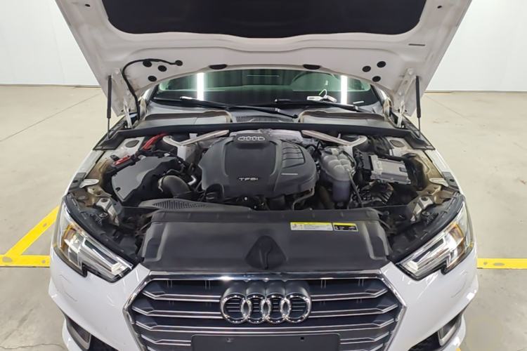Used Audi A4L 2019 40 TFSI Fashion Edition China VI Emission Standard Engine Bay