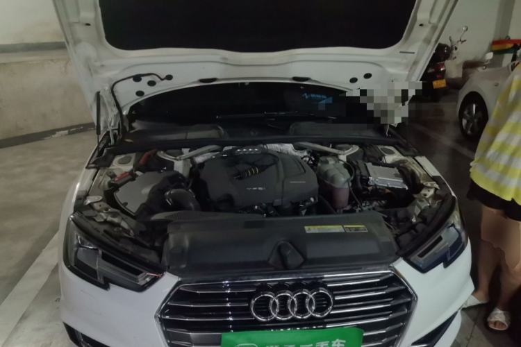 Used Audi A4L 2019 40 TFSI Ambition China VI Engine Bay