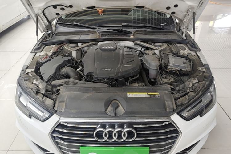 Used Audi A4L 2019 40 TFSI Ambition China VI Engine Bay