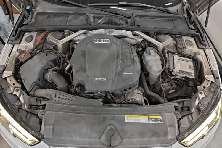 Used Audi A4L 2019 40 TFSI Ambition China VI Engine Bay