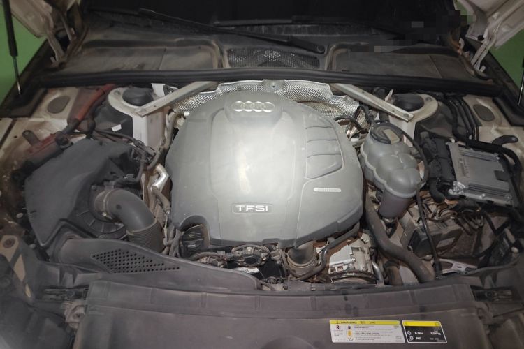 Used Audi A4L 2019 40 TFSI Fashion Edition China VI Emission Standard Engine Bay