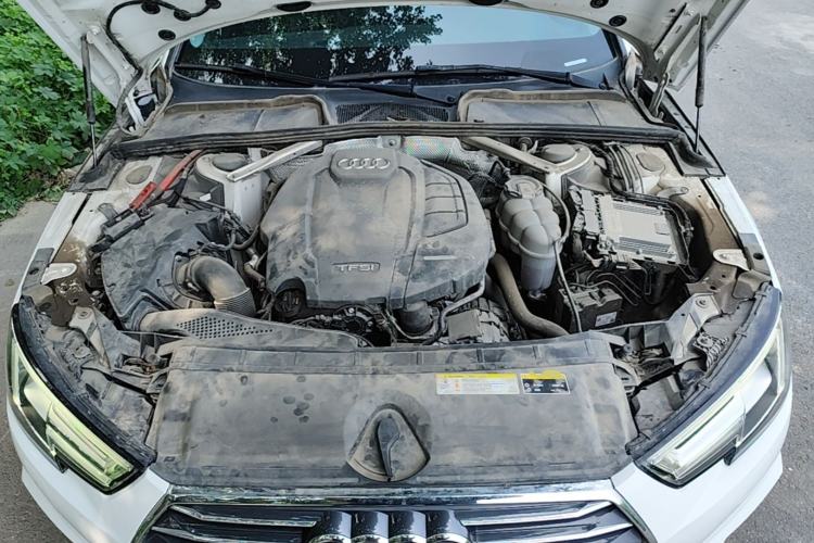 Used Audi A4L 2019 40 TFSI Ambition China VI Engine Bay