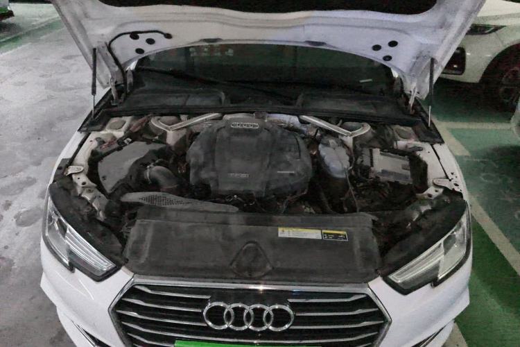 Used Audi A4L 2019 40 TFSI Ambition China VI Engine Bay