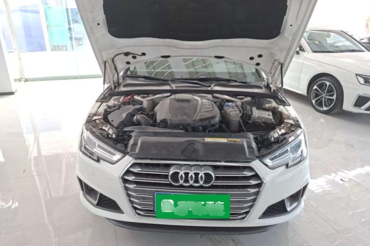 Used Audi A4L 2019 40 TFSI Fashion Edition China VI Emission Standard Engine Bay