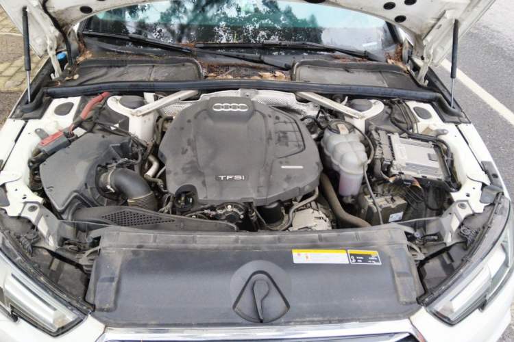 Used Audi A4L 2019 40 TFSI Ambition China VI Engine Bay