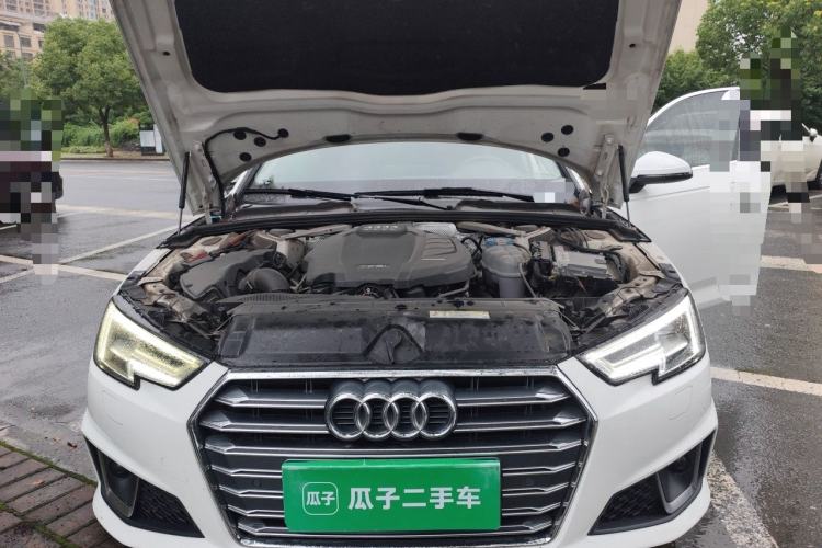 Used Audi A4L 2019 40 TFSI Fashion Edition China VI Emission Standard Engine Bay