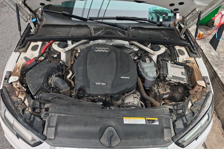 Used Audi A4L 2019 40 TFSI Ambition China VI Engine Bay