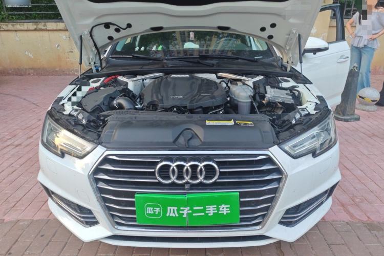 Used Audi A4L 2019 40 TFSI Ambition China VI Engine Bay