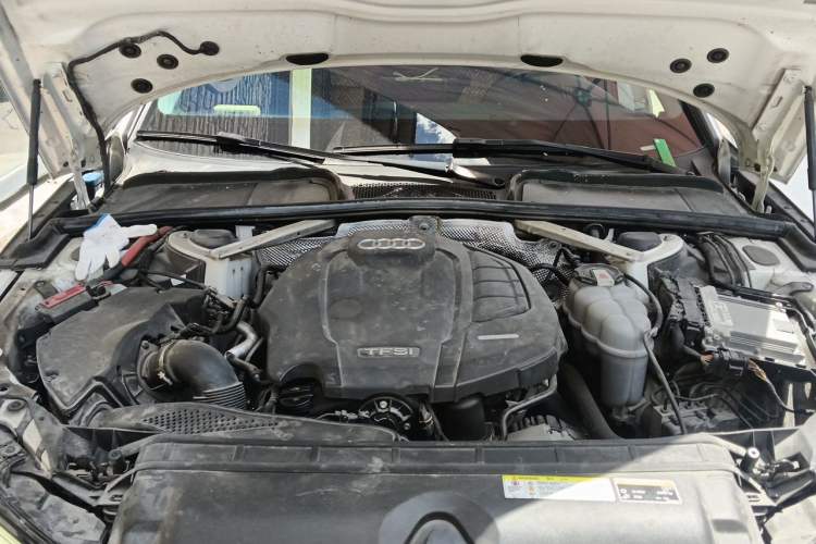 Used Audi A4L 2019 40 TFSI Ambition China VI Engine Bay