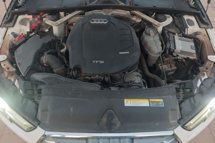 Used Audi A4L 2019 40 TFSI Fashion Edition China VI Emission Standard Engine Bay