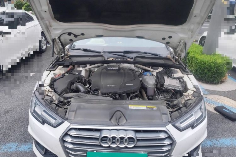 Used Audi A4L 2019 40 TFSI Fashion Edition China VI Emission Standard Engine Bay