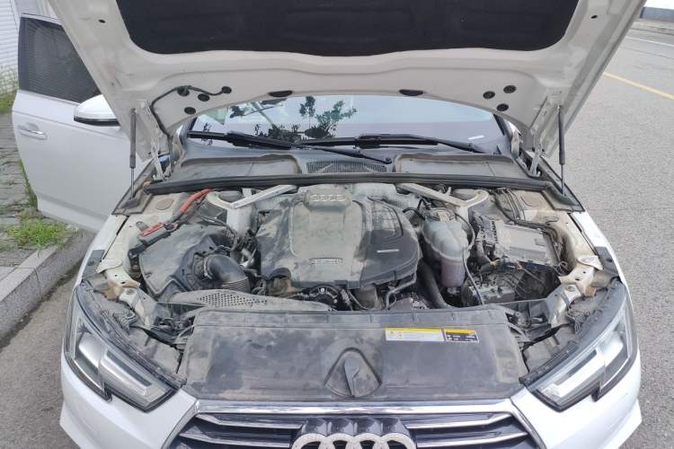 Used Audi A4L 2019 40 TFSI Ambition China VI Engine Bay