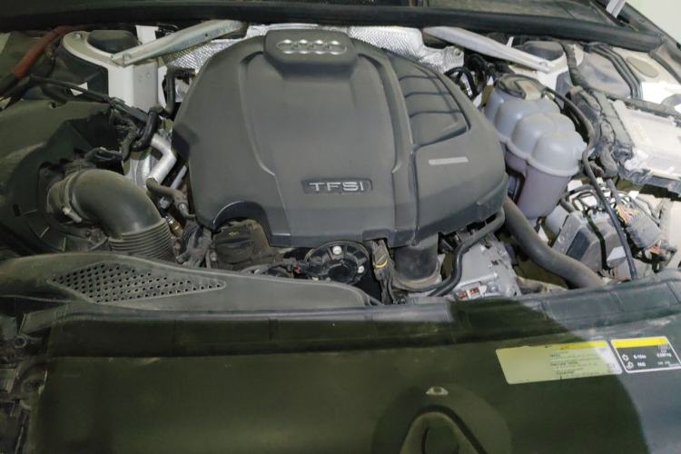 Used Audi A4L 2019 40 TFSI Fashion Edition China VI Emission Standard Engine Bay