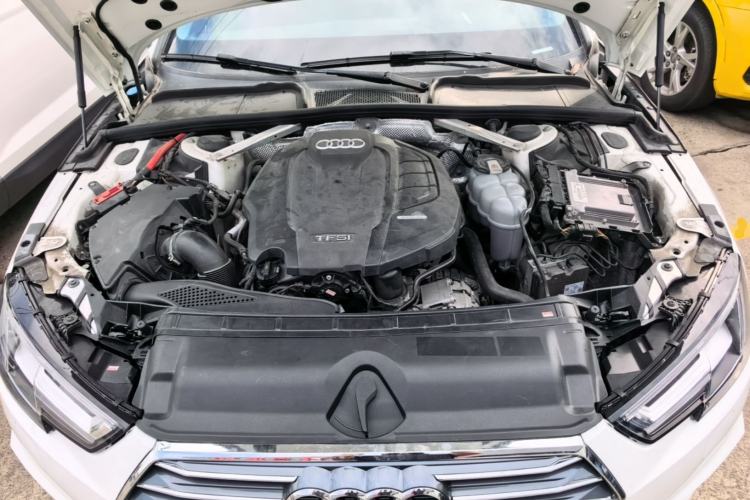 Used Audi A4L 2019 40 TFSI Ambition China VI Engine Bay