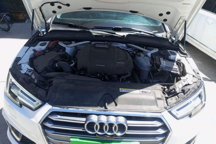 Used Audi A4L 2019 40 TFSI Fashion Edition China VI Emission Standard Engine Bay