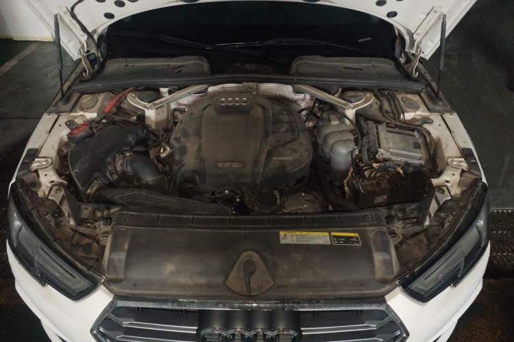 Used Audi A4L 2019 40 TFSI Fashion Edition China VI Emission Standard Engine Bay