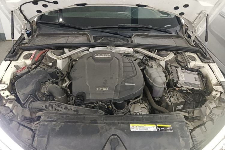 Used Audi A4L 2019 40 TFSI Fashion Edition China VI Emission Standard Engine Bay