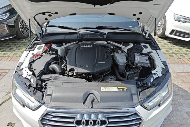 Used Audi A4L 2019 40 TFSI Ambition China VI Engine Bay
