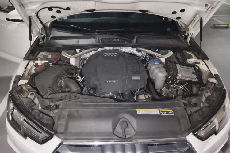 Used Audi A4L 2019 40 TFSI Fashion Edition China VI Emission Standard Engine Bay