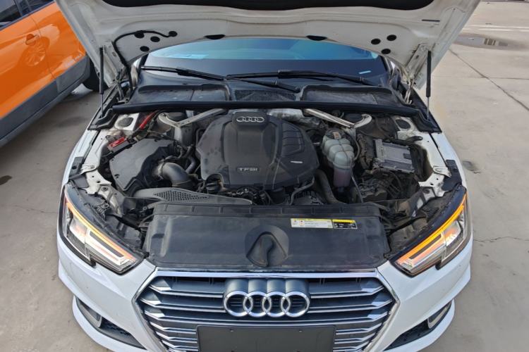 Used Audi A4L 2019 40 TFSI Fashion Edition China VI Emission Standard Engine Bay