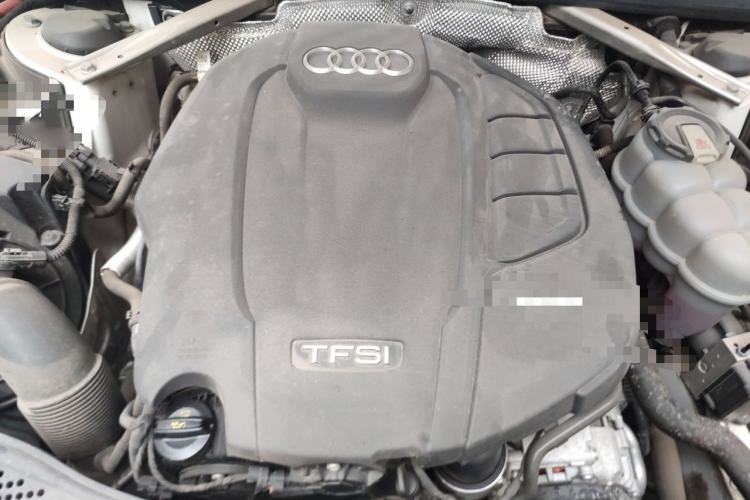 Used Audi A4L 2019 40 TFSI Fashion Edition China VI Emission Standard Engine Bay