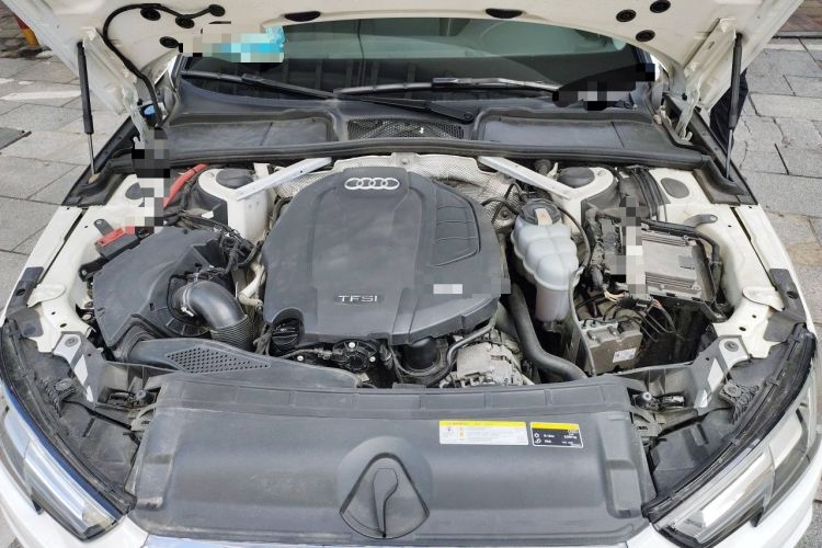 Used Audi A4L 2019 40 TFSI Fashion Edition China VI Emission Standard Engine Bay