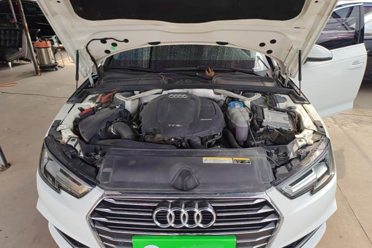 Used Audi A4L 2019 40 TFSI Ambition China VI Engine Bay