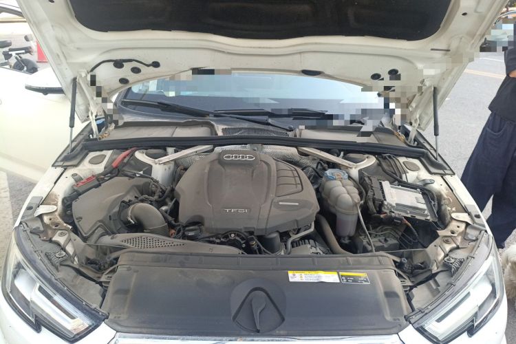 Used Audi A4L 2019 40 TFSI Fashion Edition China VI Emission Standard Engine Bay