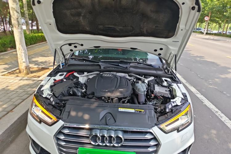 Used Audi A4L 2019 40 TFSI Fashion Edition China VI Emission Standard Engine Bay