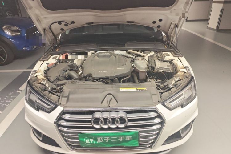 Used Audi A4L 2019 40 TFSI Fashion Edition China VI Emission Standard Engine Bay