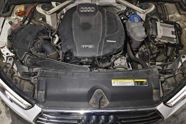 Used Audi A4L 2019 40 TFSI Ambition China VI Engine Bay