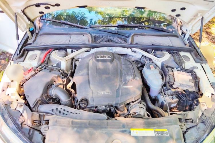 Used Audi A4L 2019 40 TFSI Fashion Edition China VI Emission Standard Engine Bay