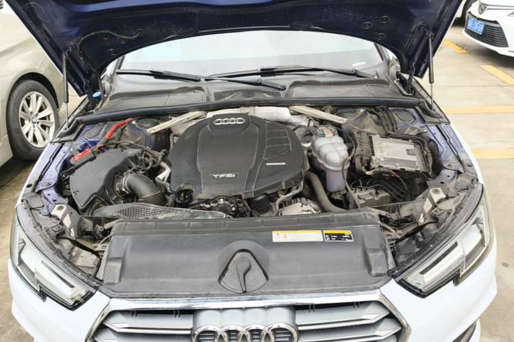Used Audi A4L 2019 40 TFSI Fashion Edition China VI Emission Standard Engine Bay