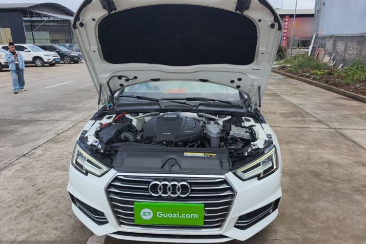Used Audi A4L 2019 40 TFSI Ambition China VI Engine Bay