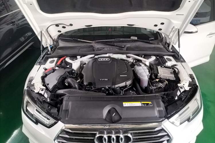 Used Audi A4L 2019 40 TFSI Ambition China VI Engine Bay