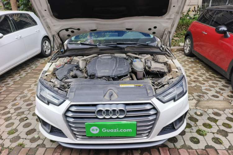 Used Audi A4L 2019 40 TFSI Fashion Edition China VI Emission Standard Engine Bay
