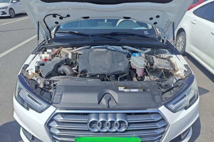 Used Audi A4L 2019 40 TFSI Fashion Edition China VI Emission Standard Engine Bay