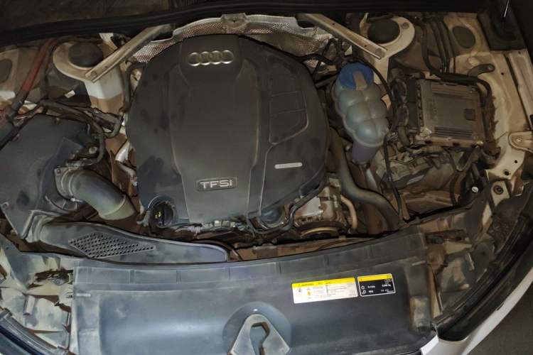 Used Audi A4L 2019 40 TFSI Fashion Edition China VI Emission Standard Engine Bay