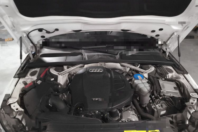 Used Audi A4L 2019 40 TFSI Fashion Edition China VI Emission Standard Engine Bay