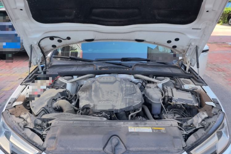 Used Audi A4L 2019 40 TFSI Ambition China VI Engine Bay