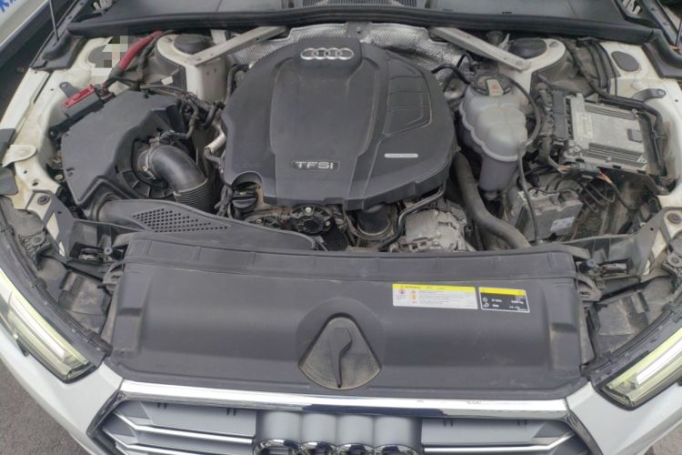 Used Audi A4L 2019 40 TFSI Fashion Edition China VI Emission Standard Engine Bay