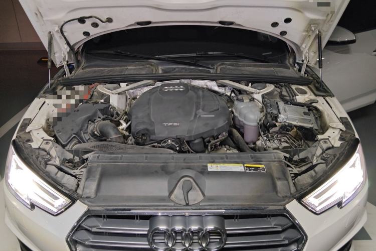Used Audi A4L 2019 40 TFSI Fashion Edition China VI Emission Standard Engine Bay