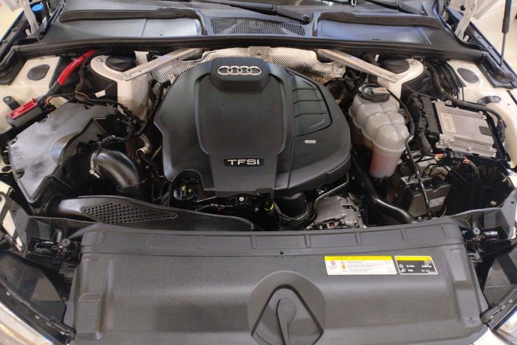 Used Audi A4L 2019 40 TFSI Ambition China VI Engine Bay