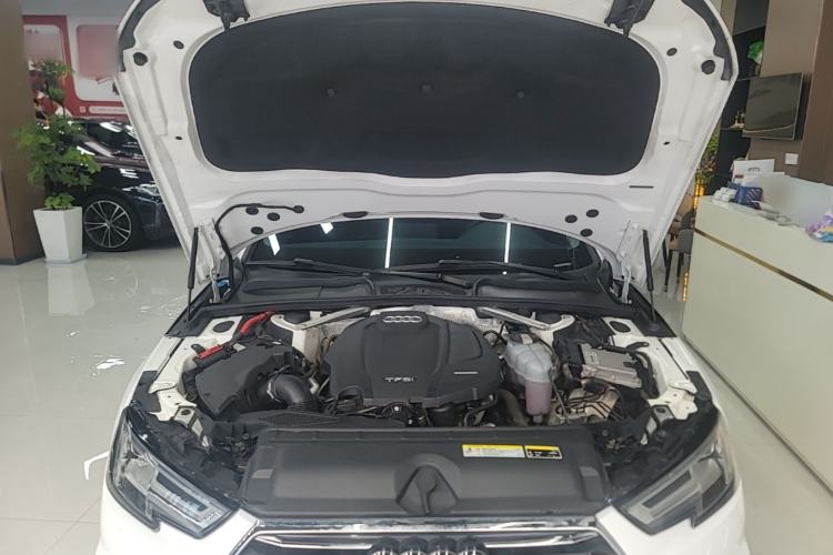 Used Audi A4L 2019 40 TFSI Ambition China VI Engine Bay