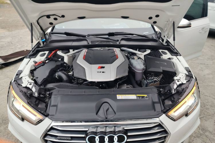 Used Audi A4L 2019 40 TFSI Ambition China VI Engine Bay