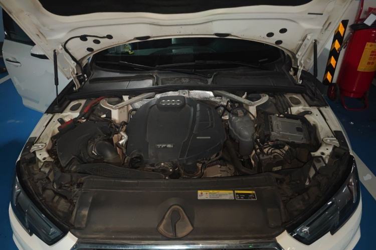 Used Audi A4L 2019 40 TFSI Sporty Version China VI Engine Bay
