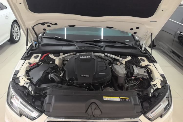 Used Audi A4L 2019 40 TFSI Fashion Edition China VI Emission Standard Engine Bay