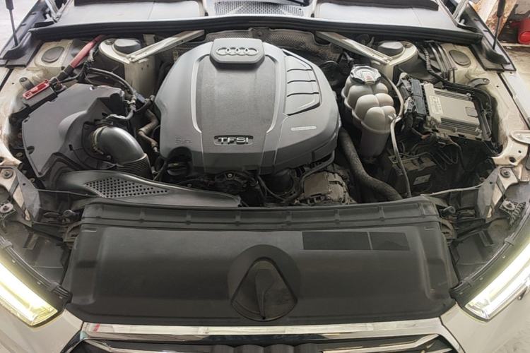 Used Audi A4L 2019 40 TFSI Ambition China VI Engine Bay