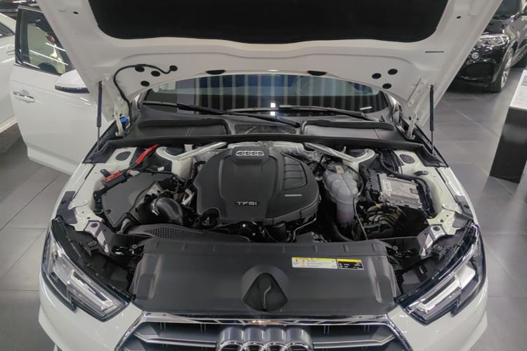 Used Audi A4L 2019 40 TFSI Fashion Edition China VI Emission Standard Engine Bay